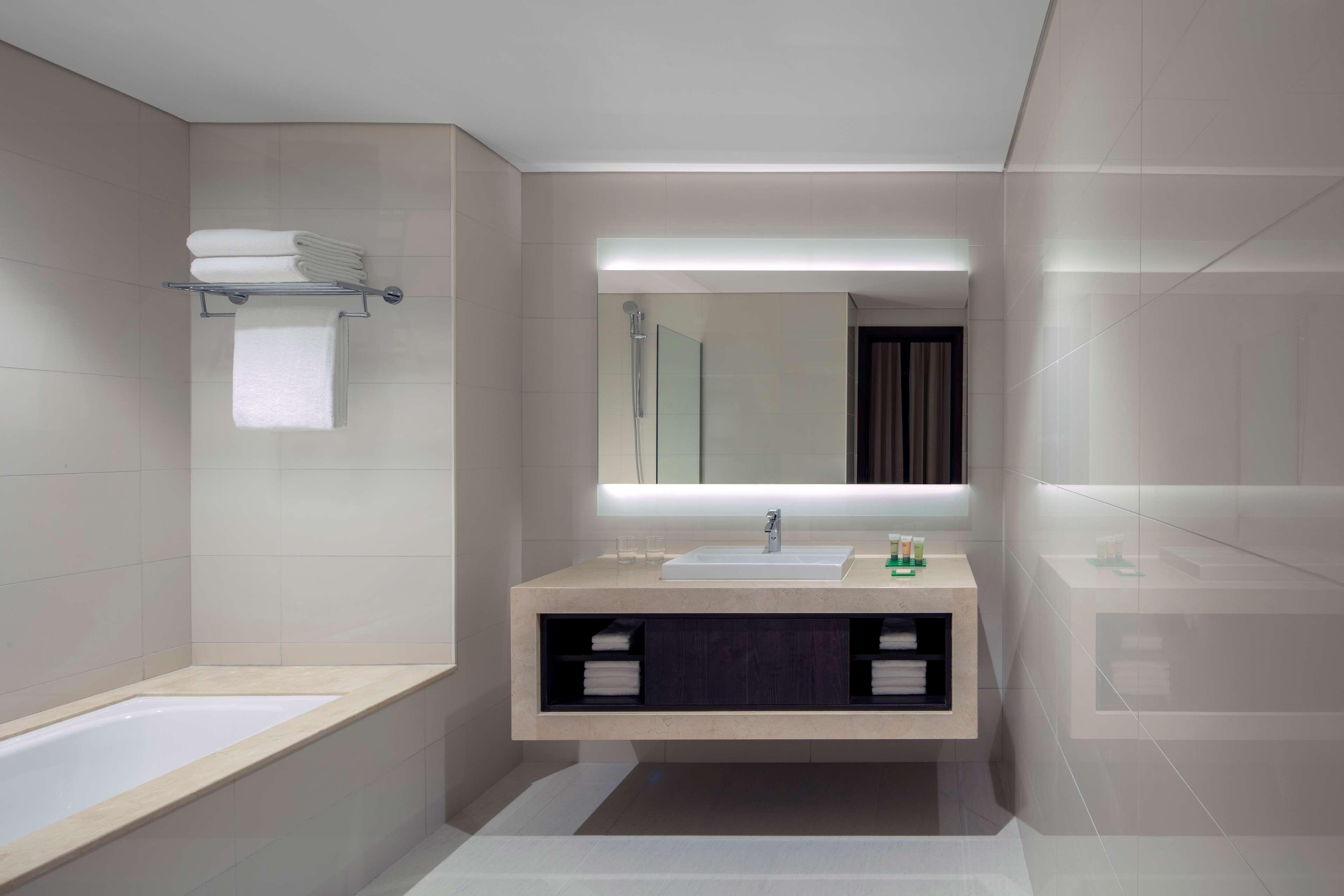 Hyatt Place Dubai Jumeirah Bagian luar foto
